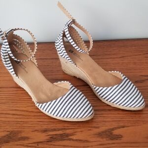 Universal Thread Navy and White Espadrille Wedges